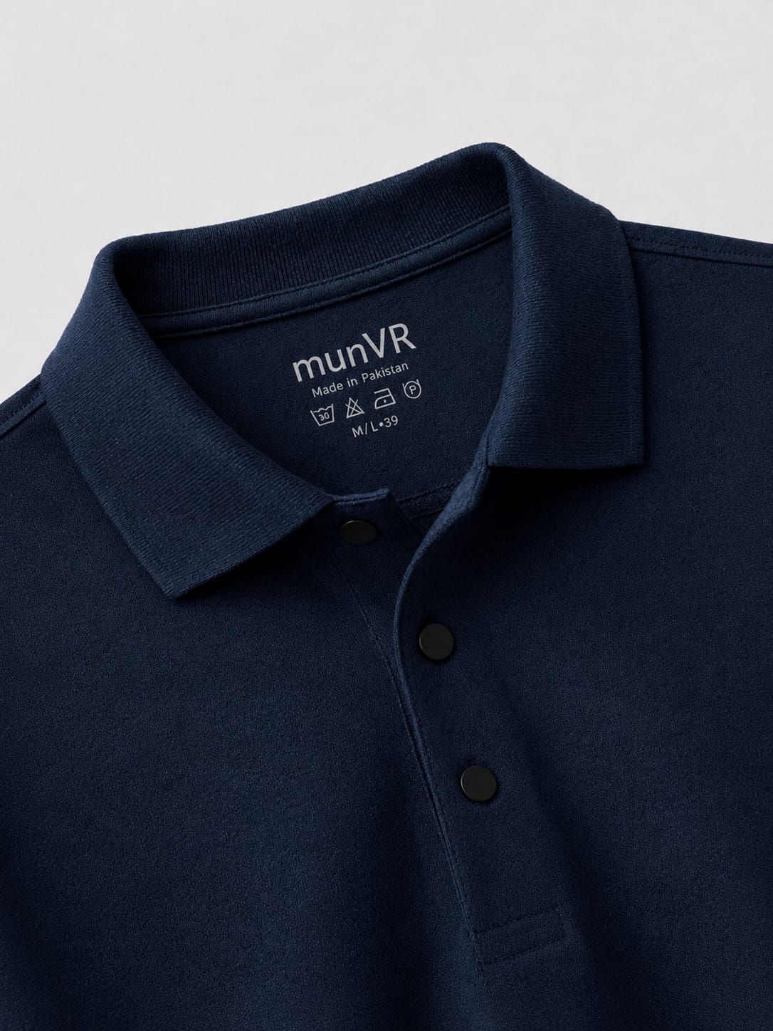 munVR NAVY Stitchless Polo