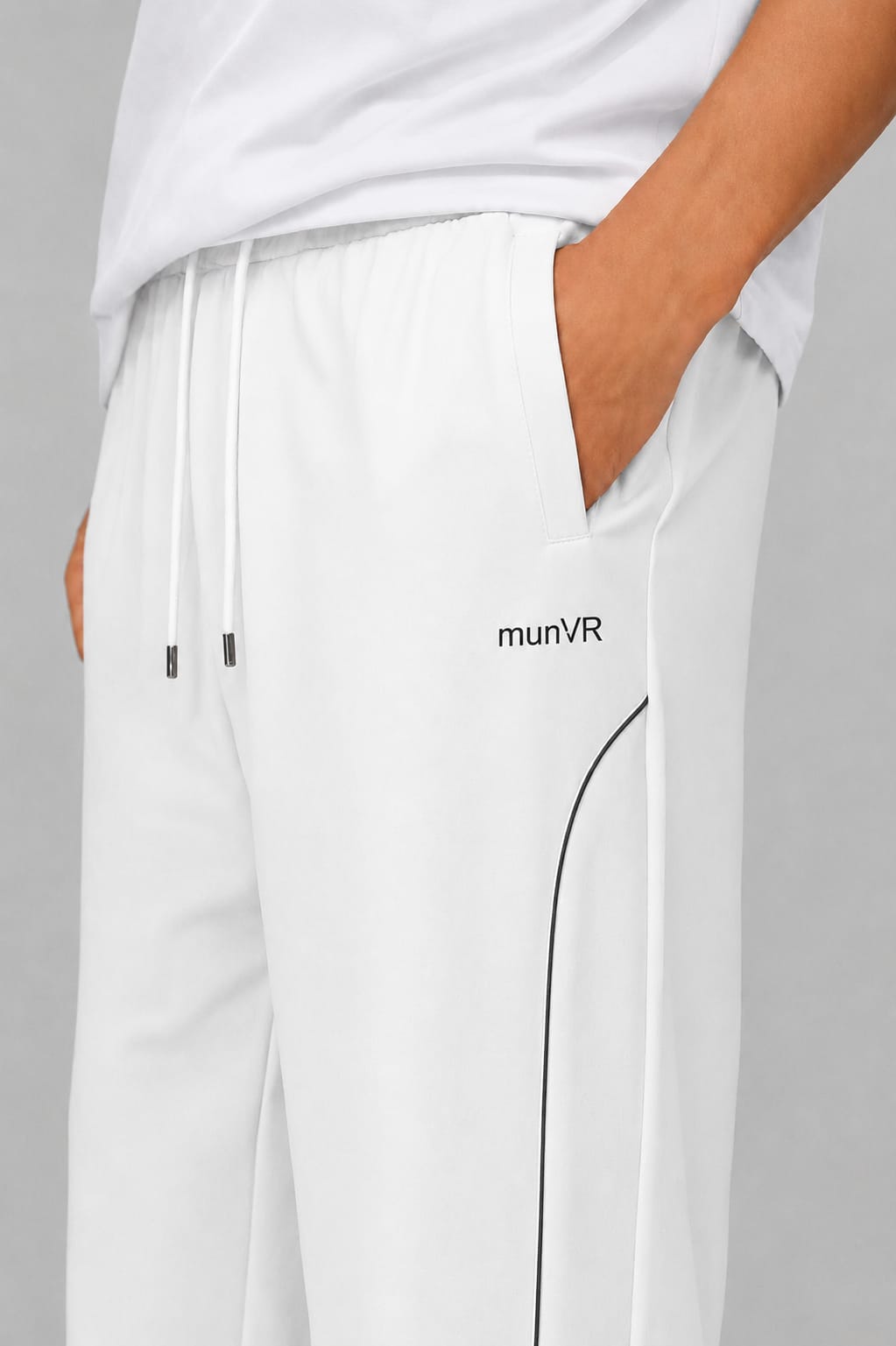 munVR White ARC track pants