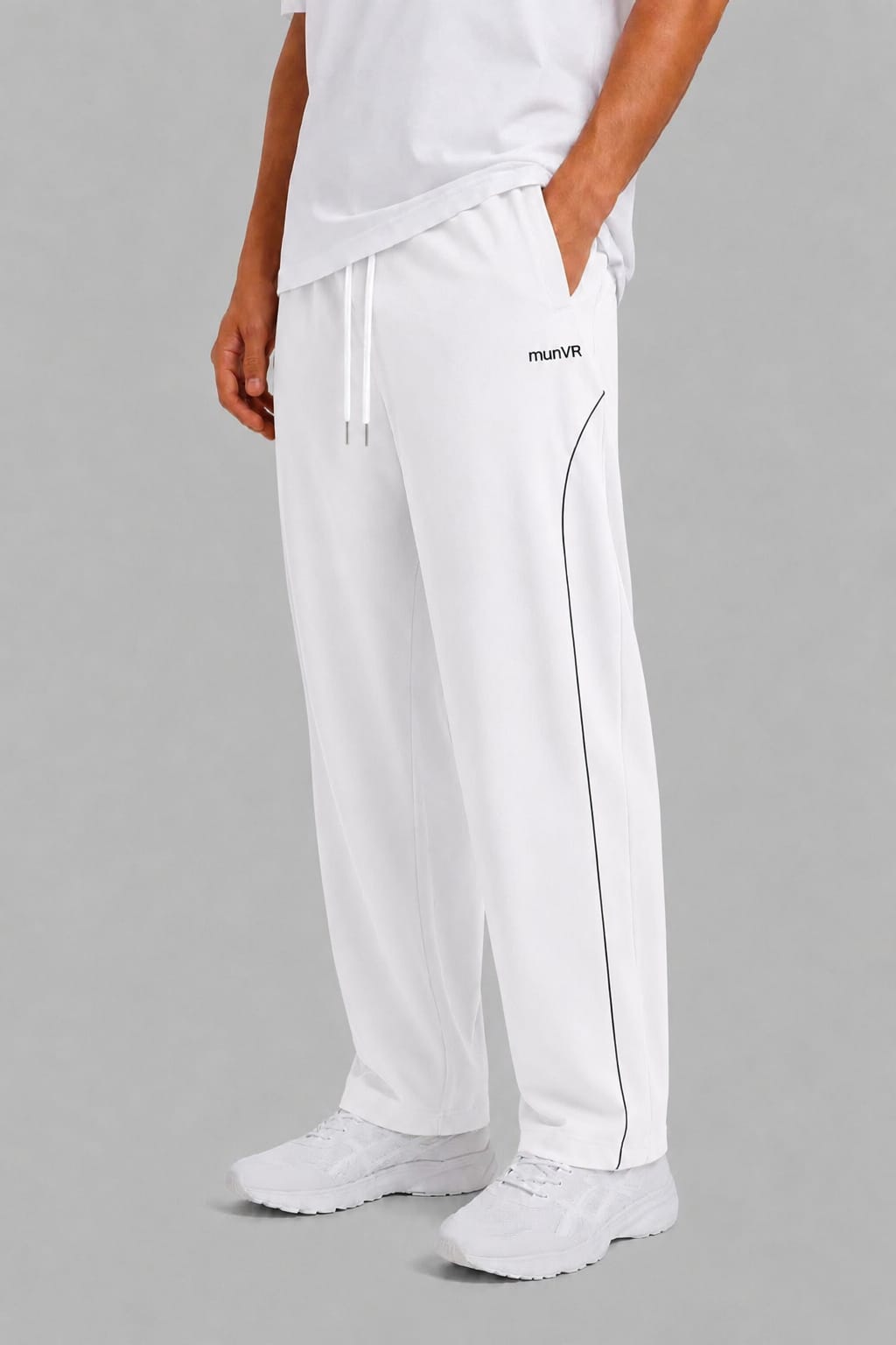 munVR White ARC track pants