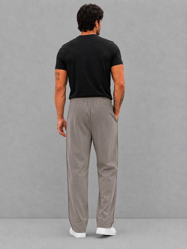 munVR - Everyday Relaxed Fit Trouser - Off White